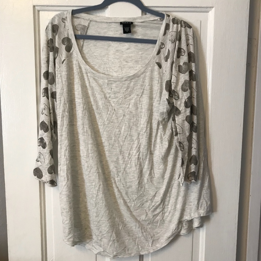 Torrid size 2 grey raglan tee heart sleeves